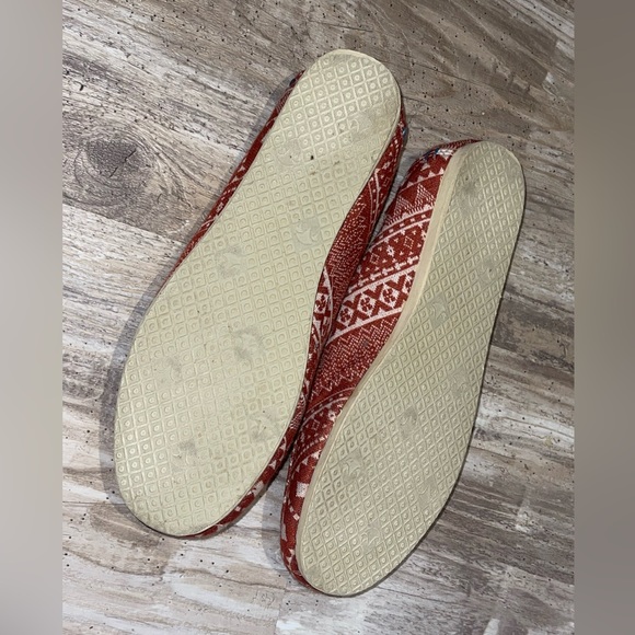 Freewaters Slip Ons! Super comfy plush inside! Size 9 - Picture 3 of 3